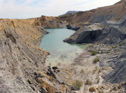 Grupo Mineralógico de Alicante. Explotaciones de Arcilla. El Pla. Agost. Alicantee