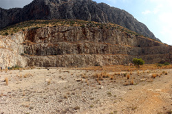 Grupo Mineralógico de Alicante. Explotación de Áridos. Siera de Segaria Ondara.  Alicante