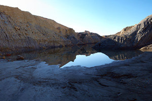 Grupo Mineralógico de Alicante. Explotación de Arcilla en Agost.  Alicante  