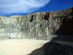 Grupo Mineralógico de Alicante.  Cantera de Ofitas de los Serranos y sierra de Albatera  Alicante  