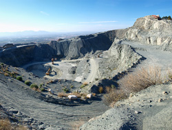 Grupo Mineralógico de Alicante. Cantera de Ofitas de los Serranos y sierra de Albatera  Alicante  