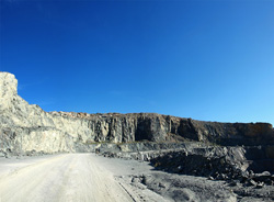 Grupo Mineralógico de Alicante. Cantera de Ofitas de los Serranos y sierra de Albatera  Alicante  