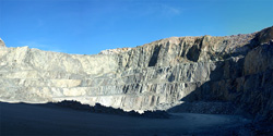 Grupo Mineralógico de Alicante. Cantera de Ofitas de los Serranos y sierra de Albatera  Alicante  