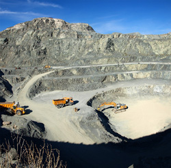 Grupo Mineralógico de Alicante. Cantera de Ofitas de los Serranos y sierra de Albatera  Alicante  