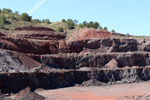 Grupo Mineralógico de Alicante. Ópalo Menilito. Embalse de Camarillas. Hellín. Albacete    