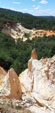 Grupo Mineralógico de Alicante.los Ocres de Roussillon. Rustrel, Región de Provenza. Francia   