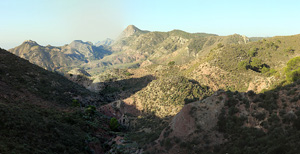 Grupo Mineralógico de Alicante. Barranco del Mulo.  Explotación de Ofitas Los Serranos. Hondón de los Frailes. Alicante  