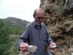 Grupo Mineralógico de Alicante.  Ópalo con Dendritas.Antiguas explotaciones de yesos del Mesiniense en Benejuzar. Alicante 