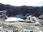 Grupo Mineralógico de Alicante. Explotación de Ofitas Los Serranos. Hondón de los Frailes. Alicante  