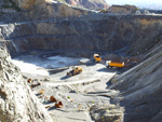 Grupo Mineralógico de Alicante.  Explotación de Ofitas Los Serranos. Hondón de los Frailes. Alicante  