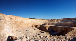 Grupo Mineralógico de Alicante.  Explotación de Áridos. Enguera. Comarca Canal de Navarres. Valencia  