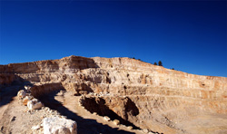 Grupo Mineralógico de Alicante. Explotación de Áridos. Enguera. Comarca Canal de Navarres. Valencia   