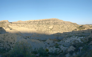 Grupo Mineralógico de Alicante. CExplotaciones de Arcilla. Rambla del Pepior. Agost. Alicante 