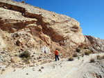 Grupo Mineralógico de Alicante. Afloramiento de Aragonitos. Casas de Ves. Albacete   