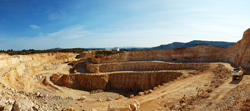 Grupo Mineralógico de Alicante.   Gravera del Barraquero, Hoya Redonda, Enguera . Comarca Canal de Navarrés, València  