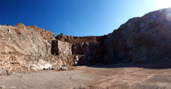 Grupo Mineralógico de Alicante.   Gravera del Barraquero, Hoya Redonda, Enguera . Comarca Canal de Navarrés, València  