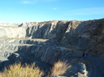 Grupo Mineralógico de Alicante. Explotación de Ofitas. Los Serranos. Albatera. Alicante