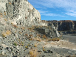 Grupo Mineralógico de Alicante. Explotación de Ofitas. Los Serranos. Albatera. Alicante