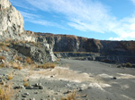 Grupo Mineralógico de Alicante. Explotación de Ofitas. Los Serranos. Albatera. Alicante