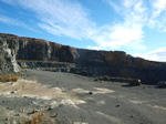 Grupo Mineralógico de Alicante. Explotación de Ofitas. Los Serranos. Albatera. Alicante