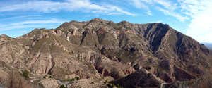 Grupo Mineralógico de Alicante. Explotación de Ofitas. Los Serranos. Albatera. Alicante