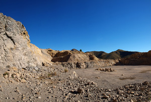 Grupo Mineralógico de Alicante. Explotación de de áridos de Holcin. El Cabezonet. Busot. Alicante

