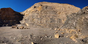 Grupo Mineralógico de Alicante. Explotación de de áridos de Holcin. El Cabezonet. Busot. Alicante

