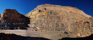 Grupo Mineralógico de Alicante. Explotación de de áridos de Holcin. El Cabezonet. Busot. Alicante

