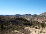 Grupo Mineralógico de Alicante.    Afloramiento de Aragonito. Casas de Ves. Albacete  