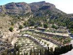 Grupo Mineralógico de Alicante.   Afloramiento de Aragonito. Casas de Ves. Albacete  