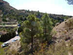 Grupo Mineralógico de Alicante.   Afloramiento de Aragonito. Casas de Ves. Albacete  