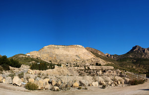 Grupo Mineralógico de Alicante.Cantera de Áridos Holcin. Busot. Alicante