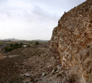 Grupo Mineralógico de Alicante. Exolotaciones de áridos y yeso. Cabezo del Polavar. Villena. Alicante