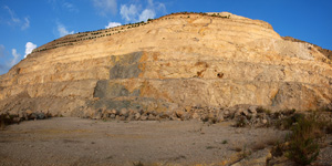 Grupo Mineralógico de Alicante. Cantera Holcín. Busot. Alicante