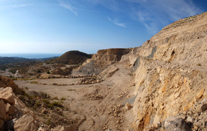 Grupo Mineralógico de Alicante. Cantera Holcín. Busot. Alicante