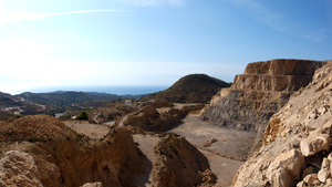 Grupo Mineralógico de Alicante. Cantera Holcín. Busot. Alicante