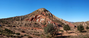 Grupo Mineralógico de Alicante. Afloramiento de Aragonito. Loma Bada. Petrer.  Alicante