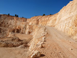 Grupo Mineralógico de Alicante. Gravera del Barraquero, Hoya Redonda, Enguera, Comarca Canal de Navarrés, Valencia 