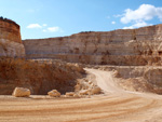 Grupo Mineralógico de Alicante. Gravera del Barraquero, Hoya Redonda, Enguera, Comarca Canal de Navarrés, Valencia 