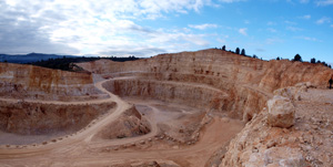 Grupo Mineralógico de Alicante. Gravera del Barraquero, Hoya Redonda, Enguera, Comarca Canal de Navarrés, Valencia 