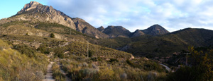 Grupo Mineralógico de Alicante. Cantera de Áridos de Holcin, Busot. Alicante