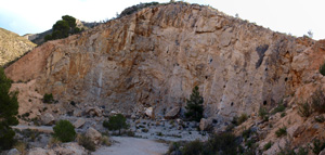 Grupo Mineralógico de Alicante. Cantera de Áridos Barranc de Cabiafic. Aigues de Busot. Alicante