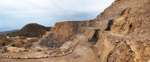 Grupo Mineralógico de Alicante. Cantera de Áridos de Holcin. Busot. Alicante