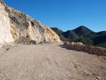 Grupo Mineralógico de Alicante.  Cantera de Áridos Sodira. Busot. Alicante 