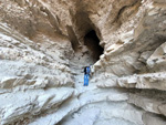 Grupo Mineralógico de Alicante.  Afloramiento de marcasitas, Rambla en finca La Canyaeta Blanca, Agost, Alicante 