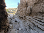 Grupo Mineralógico de Alicante.  Afloramiento de marcasitas, Rambla en finca La Canyaeta Blanca, Agost, Alicante 