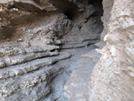 Grupo Mineralógico de Alicante.  Afloramiento de marcasitas, Rambla en finca La Canyaeta Blanca, Agost, Alicante 