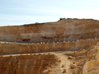 Gravera del Barquero. Enguera.  Valencia. Calcita   