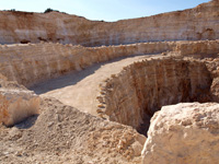 Gravera del Barquero. Enguera.  Valencia. Calcita    