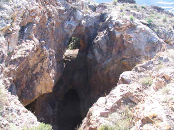 Bocamina en lo alto de la sierra